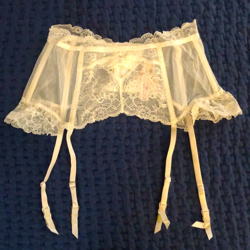 Victoria’s Secret bridal garter